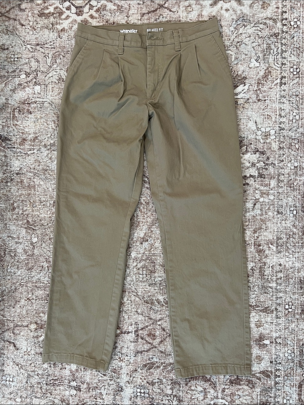 Wrangler Men’s Khaki Pleated Straight-Leg Chinos